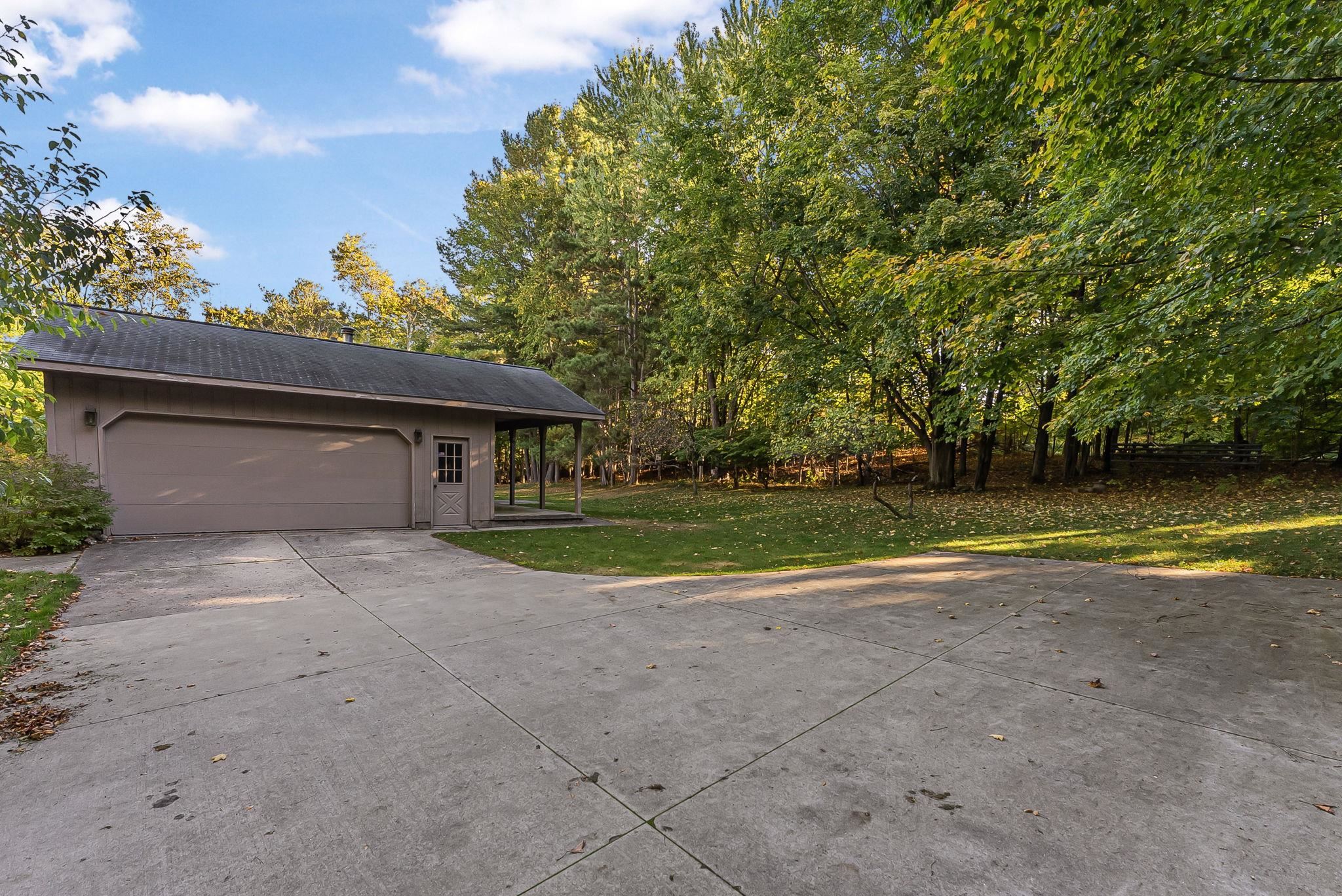 8165 South Lakeview Road Traverse City, MI 49684 - Photo 36 of 41 1939646-8e2e1971-c3bb-42b0-bcd1-a3e1051a1377.JPG