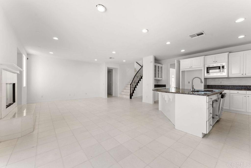 1004 Red Granite Road Chula Vista, CA 91913 - Photo 4 of 45 Original image