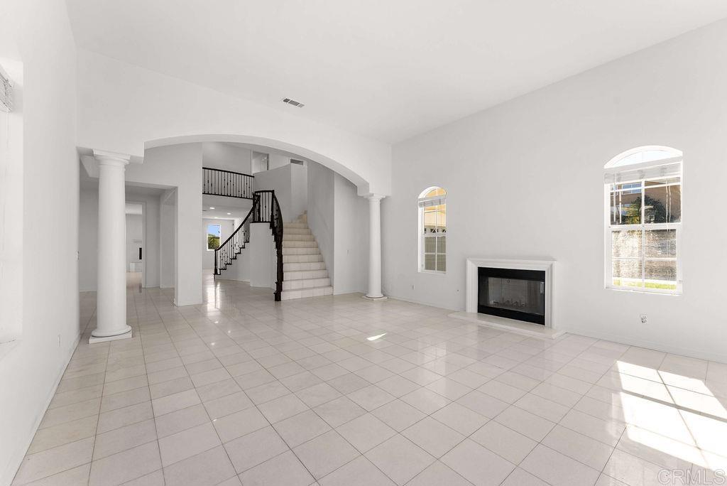 1004 Red Granite Road Chula Vista, CA 91913 - Photo 8 of 45 Living Room