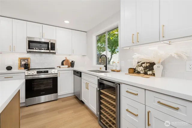 $1,199,450 | 4204 243rd Place Southeast, Sammamish, WA 98029