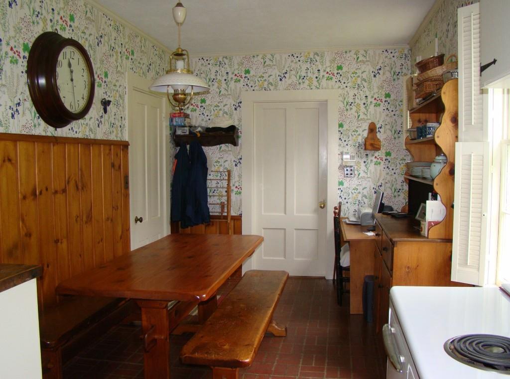 Entering the kitchen...notice the...