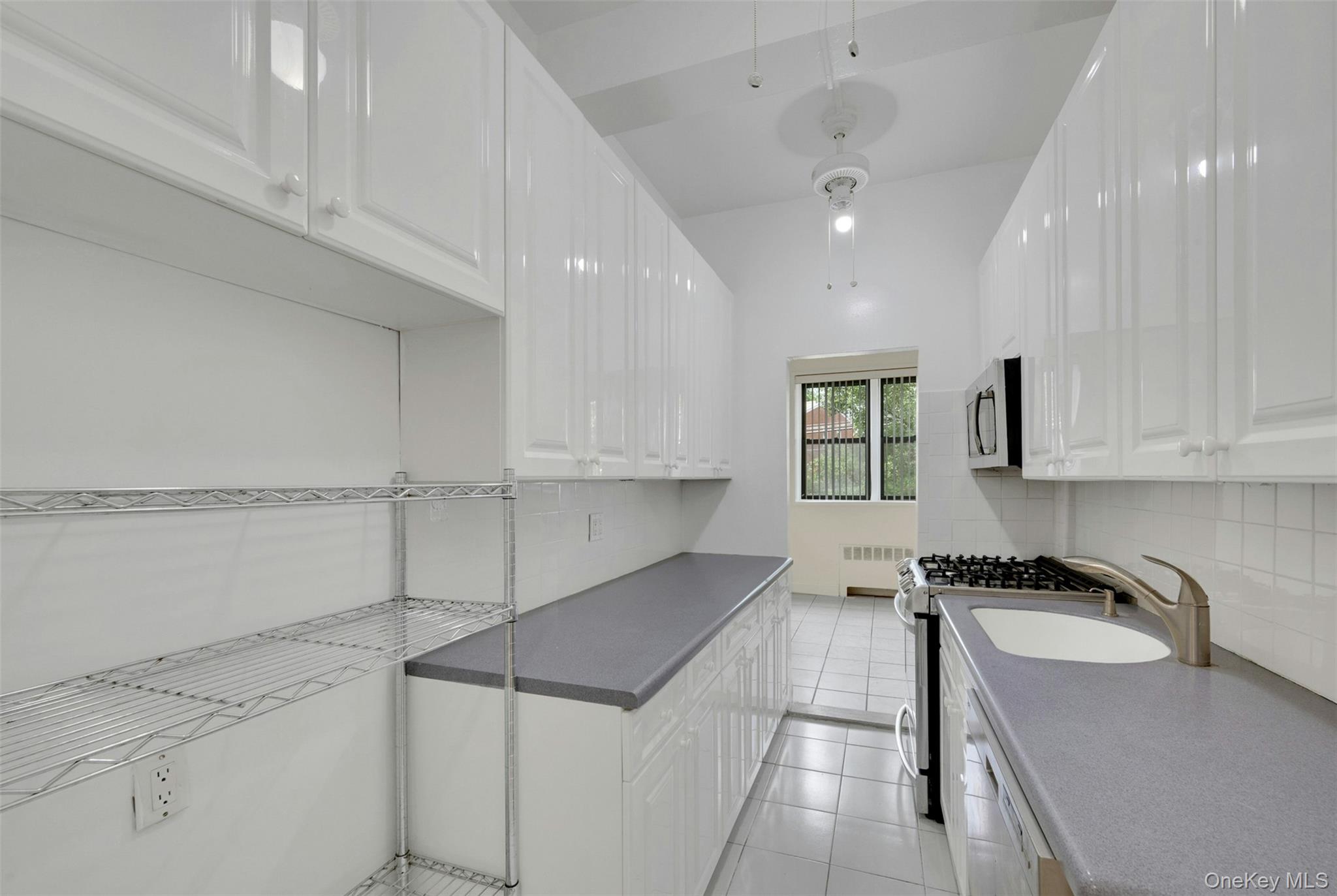 640 Pelham Road, Unit 1D New Rochelle, NY 10805 - Photo 12 of 32 Kitchen