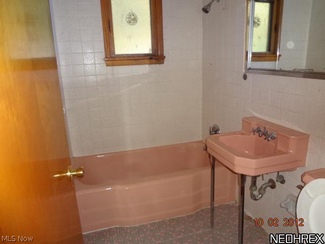 19481 Drake Road Strongsville, OH 44149 - Photo 5 of 15 Gallery Image 5
