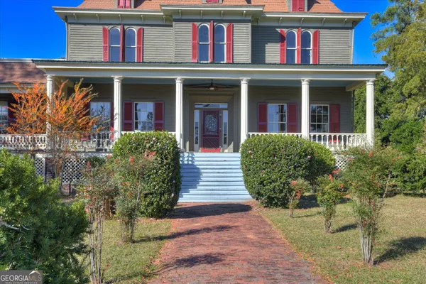 a view of a living room