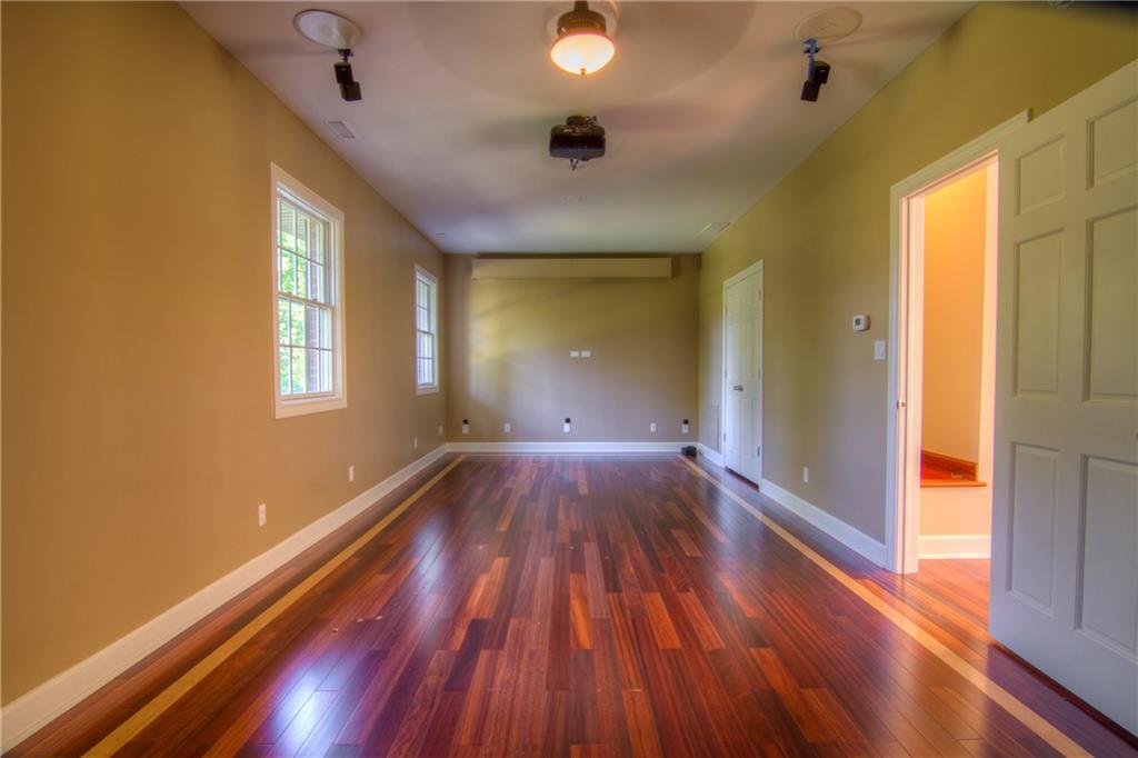 7035 Dover Road Indianapolis, IN 46220 - Photo 9 of 20 Gallery Image 9