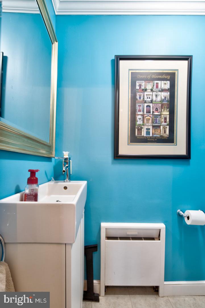 37 Woodcroft Road Havertown, PA 19083 - Photo 21 of 26 Powder Room