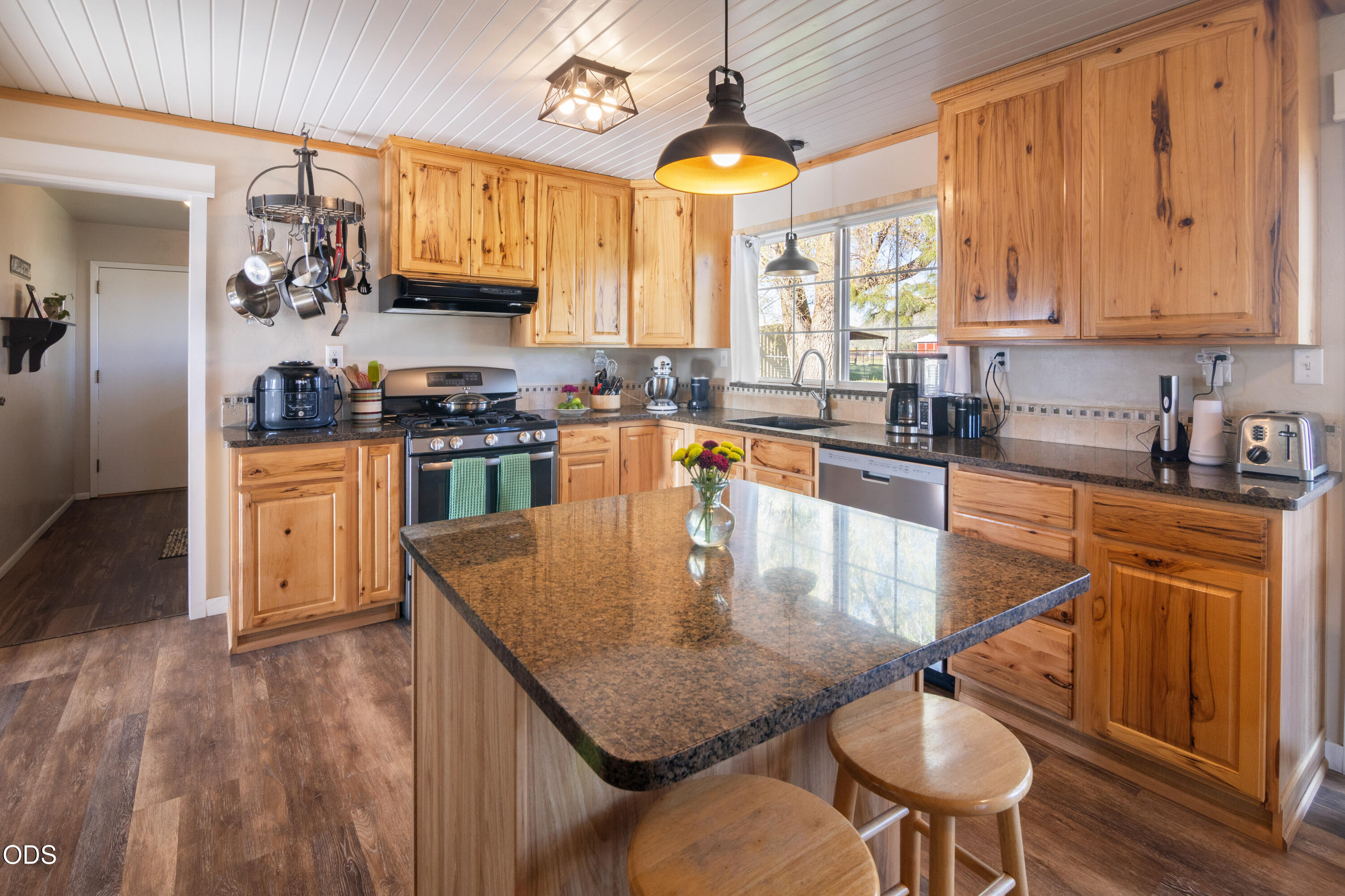 8270 Hill Road Klamath Falls, OR 97603 - Photo 5 of 30