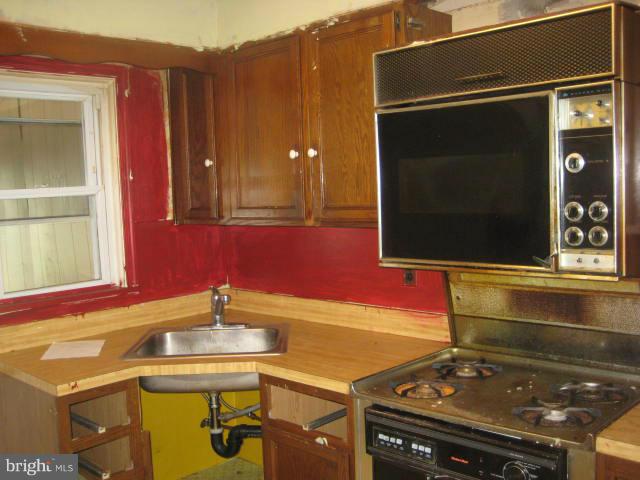 542 Chalcot Square Baltimore, MD 21221 - Photo 8 of 18 Kitchen