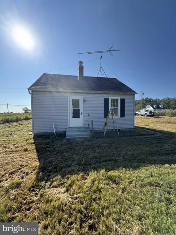 a house view with a backyard space