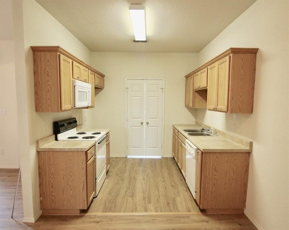 112 Collett Court Weatherford, TX 76088 - Photo 13 of 18