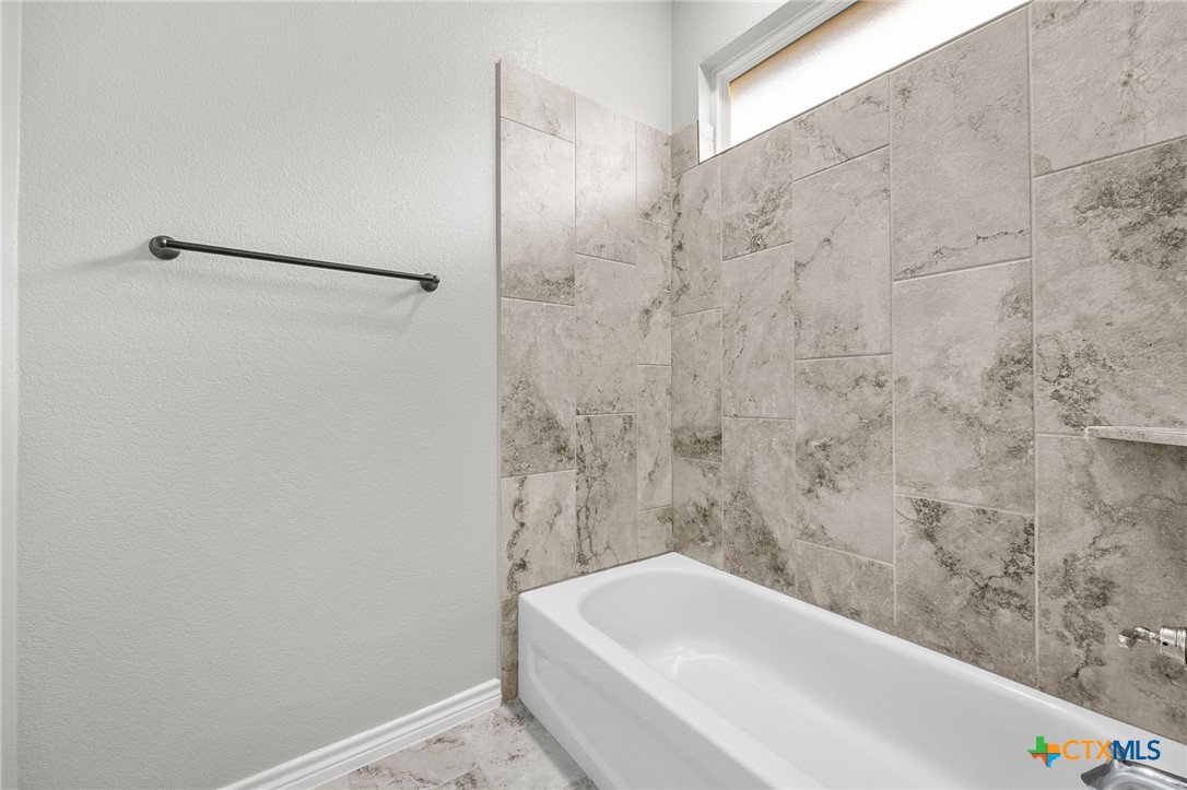 7713 Purvis Street Temple, TX 76502 - Photo 19 of 29 a bathroom with a bathtub