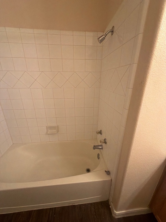 2831 Southampton Way Round Rock, TX 78664 - Photo 14 of 18 a bathroom with a bathtub