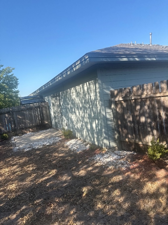 2831 Southampton Way Round Rock, TX 78664 - Photo 3 of 18 a backyard of a house