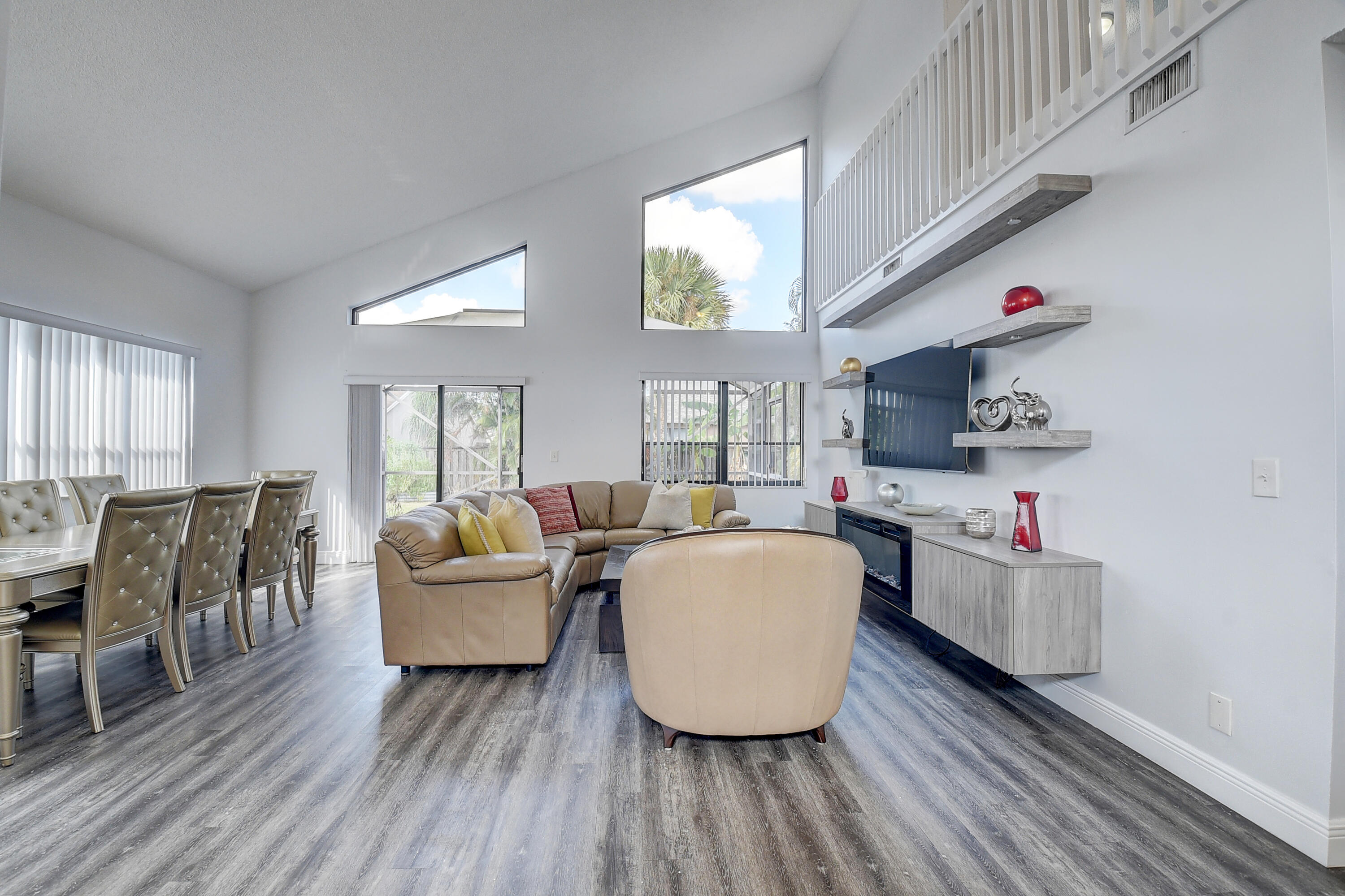 8559 Shawe Way Boca Raton, FL 33433 - Photo 11 of 28 Living/Dinning Room