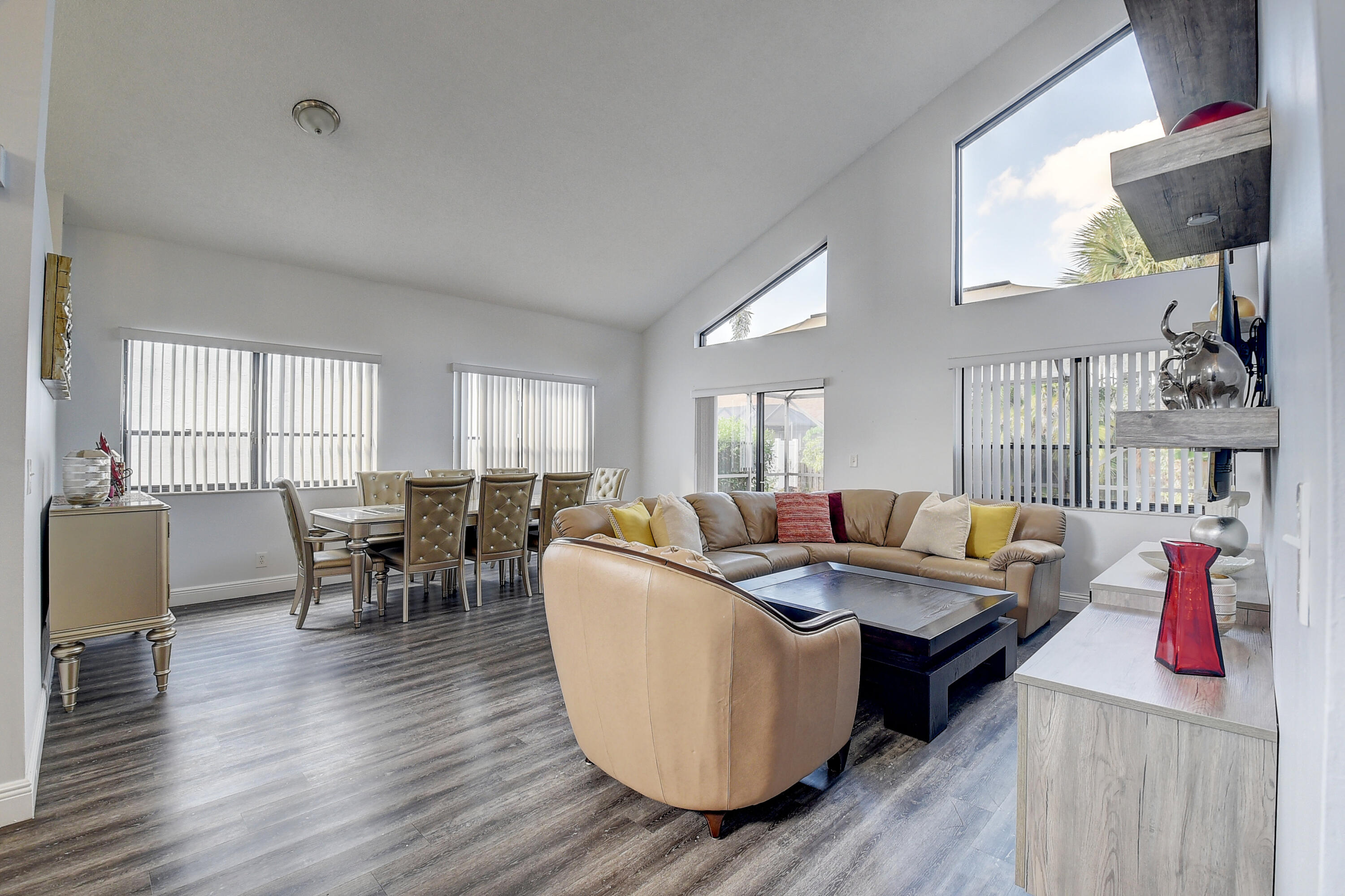 8559 Shawe Way Boca Raton, FL 33433 - Photo 12 of 28 Living/Dinning Room