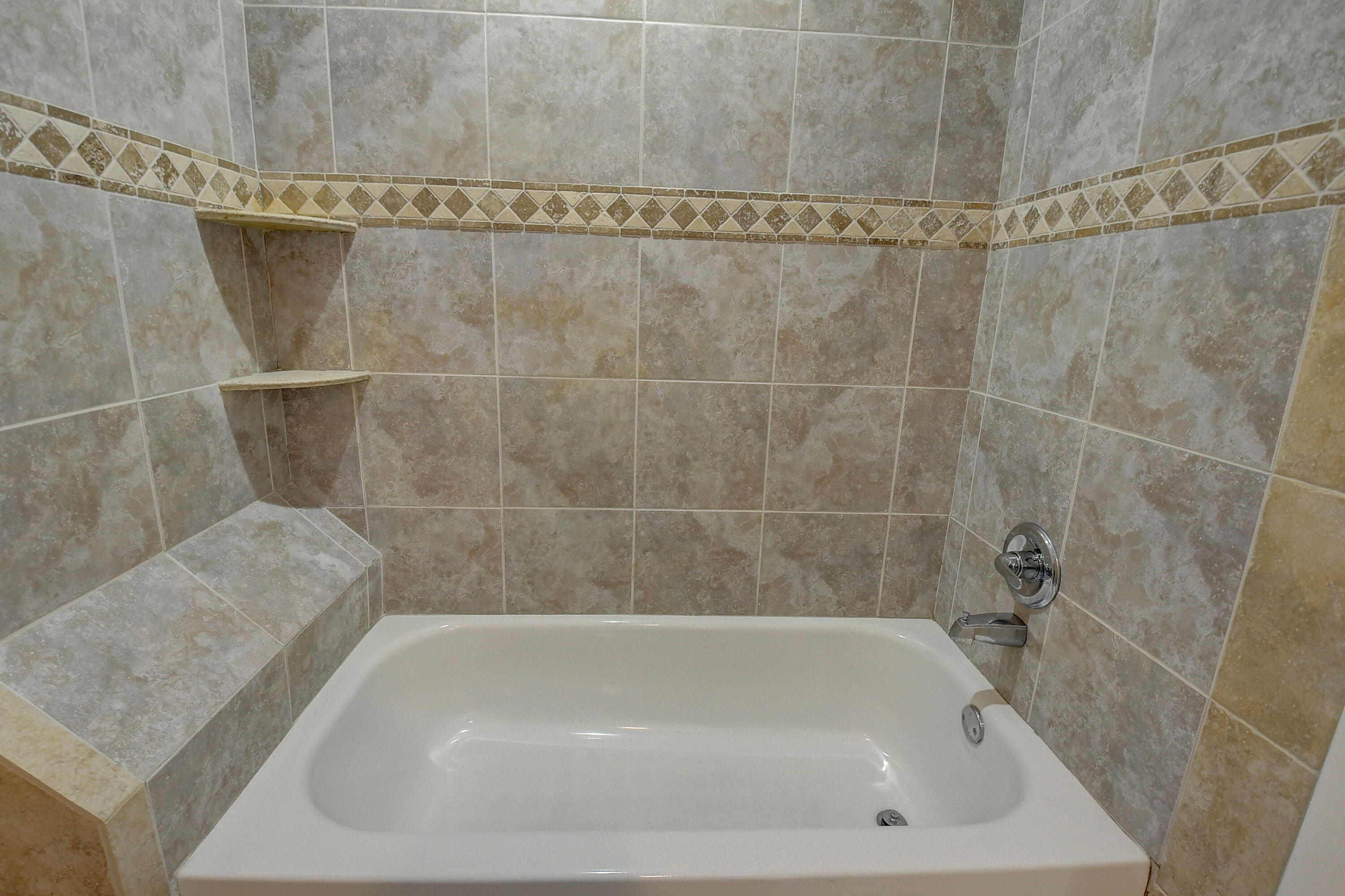 8559 Shawe Way Boca Raton, FL 33433 - Photo 19 of 28 Primary Bathroom