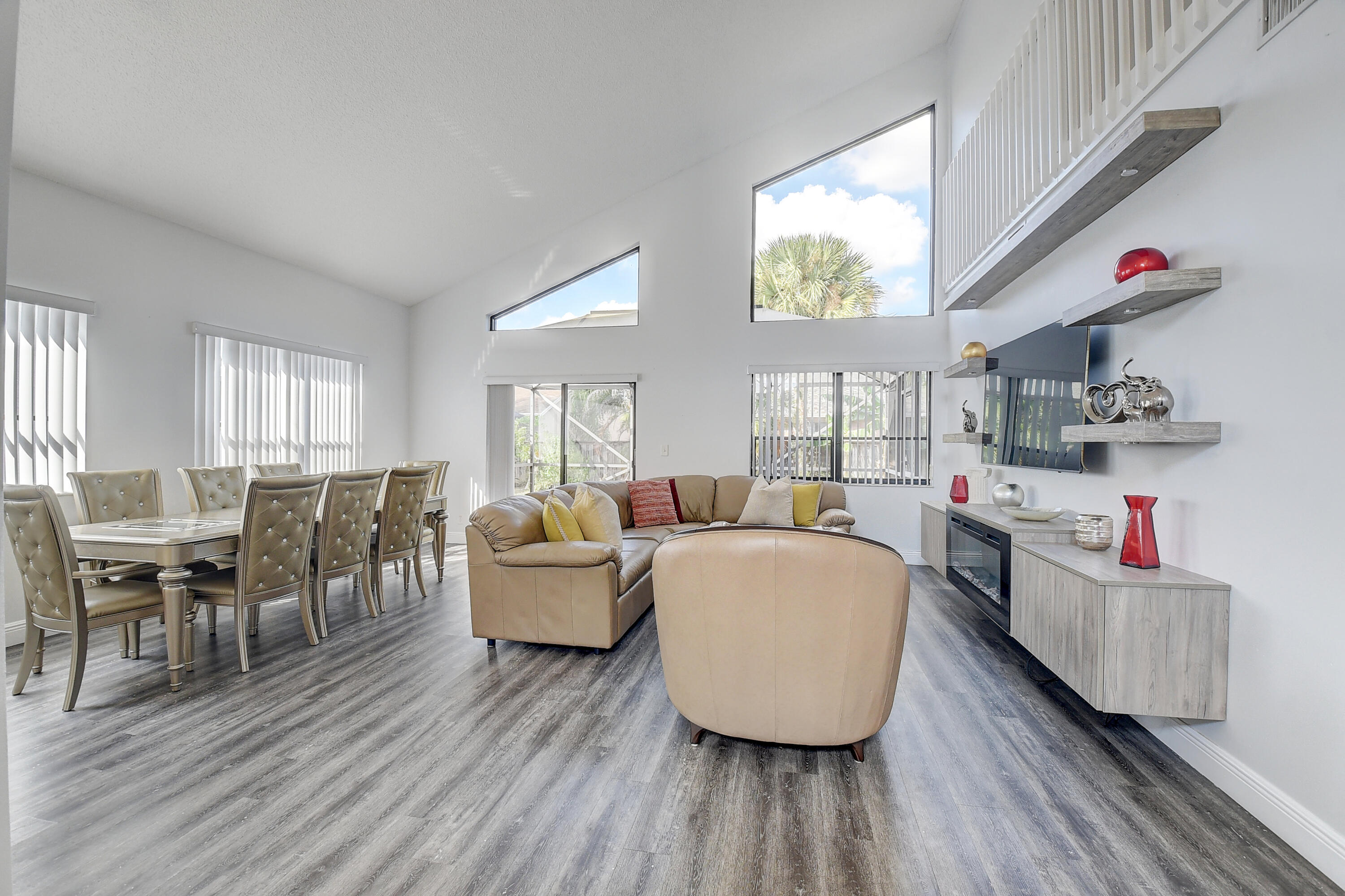 8559 Shawe Way Boca Raton, FL 33433 - Photo 2 of 28 Living/dinning room