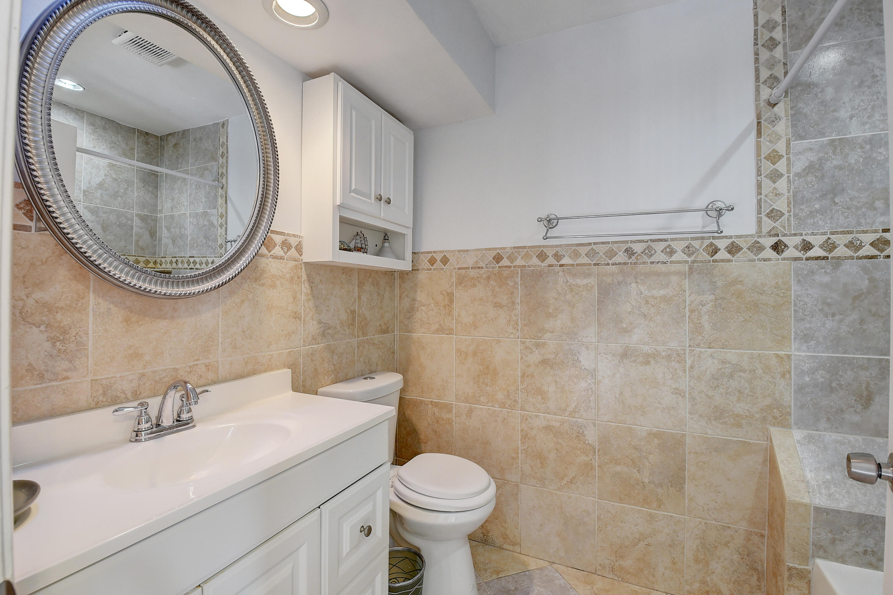 8559 Shawe Way Boca Raton, FL 33433 - Photo 23 of 28 2nd Bathroom