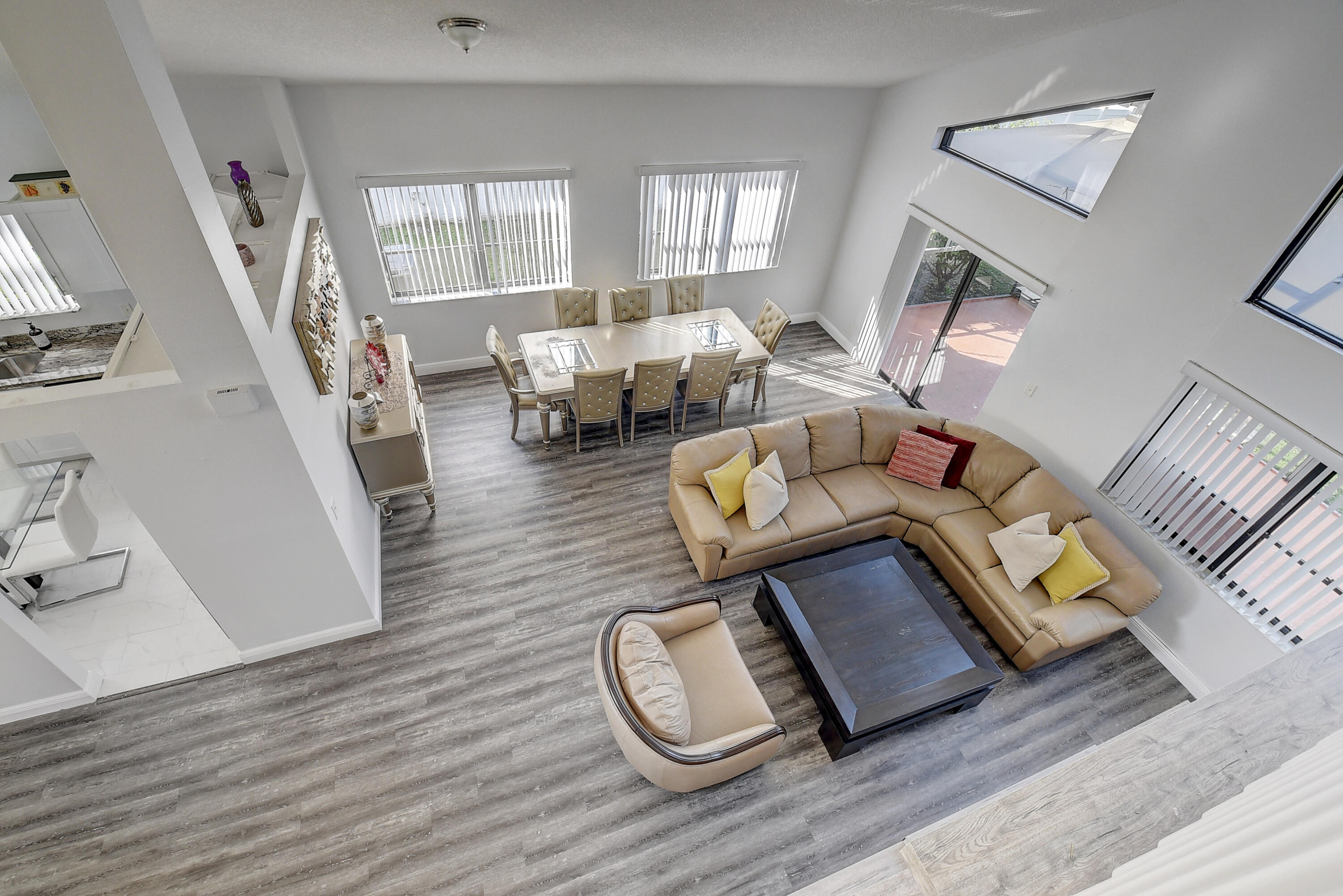 8559 Shawe Way Boca Raton, FL 33433 - Photo 4 of 28 Living Room/Dinning Room