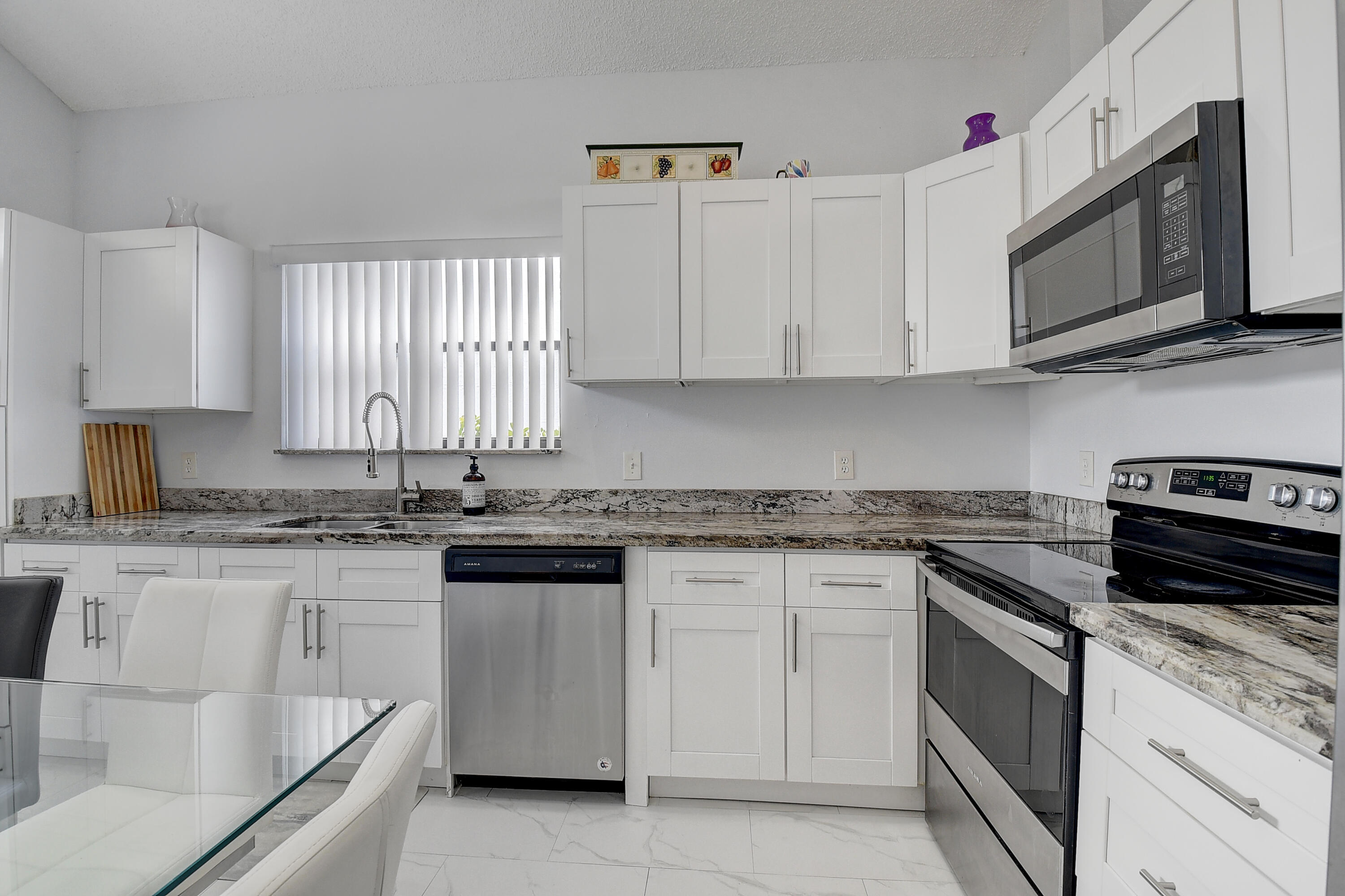 8559 Shawe Way Boca Raton, FL 33433 - Photo 6 of 28 Kitchen