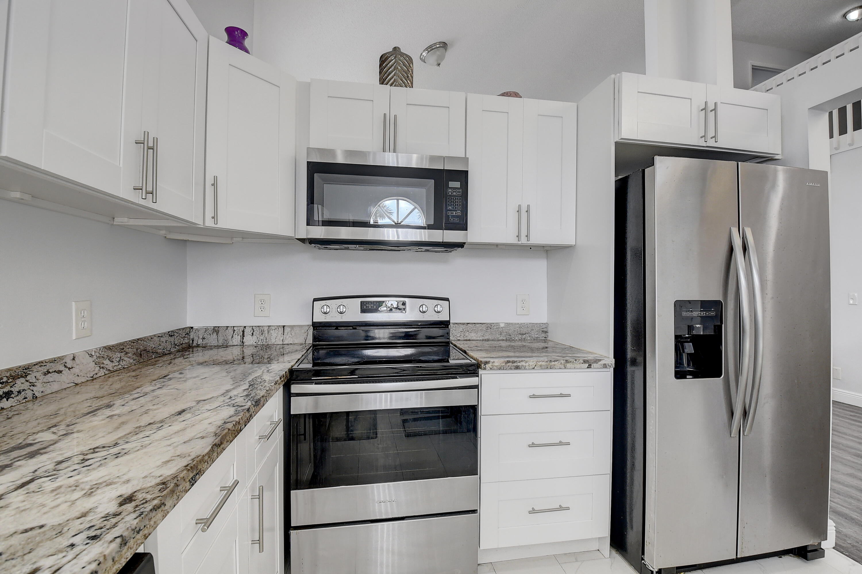 8559 Shawe Way Boca Raton, FL 33433 - Photo 7 of 28 Kitchen