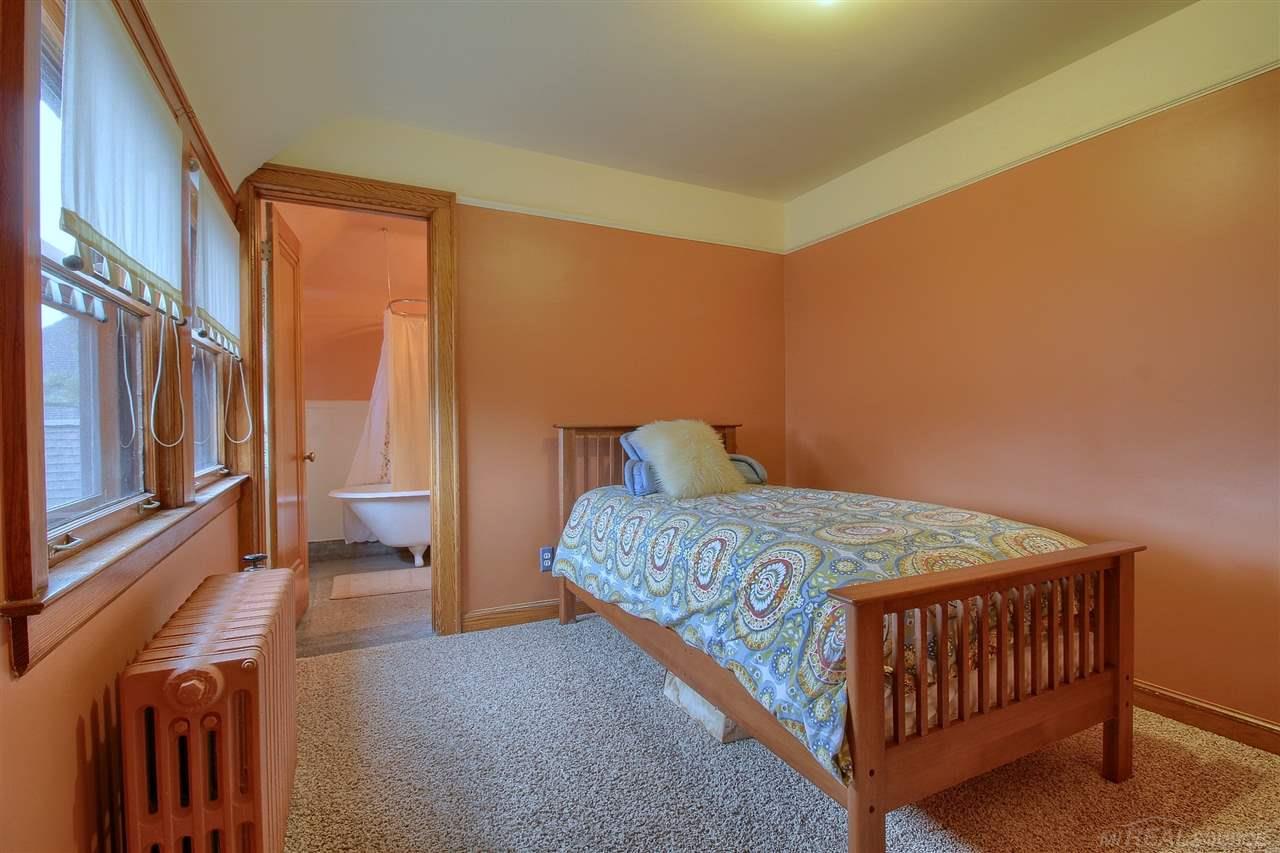 1068 Devonshire Road Grosse Pointe, MI 48230 - Photo 17 of 21 31339672-16.JPG