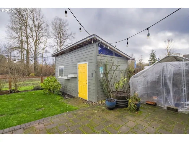 a view of a back yard of the house