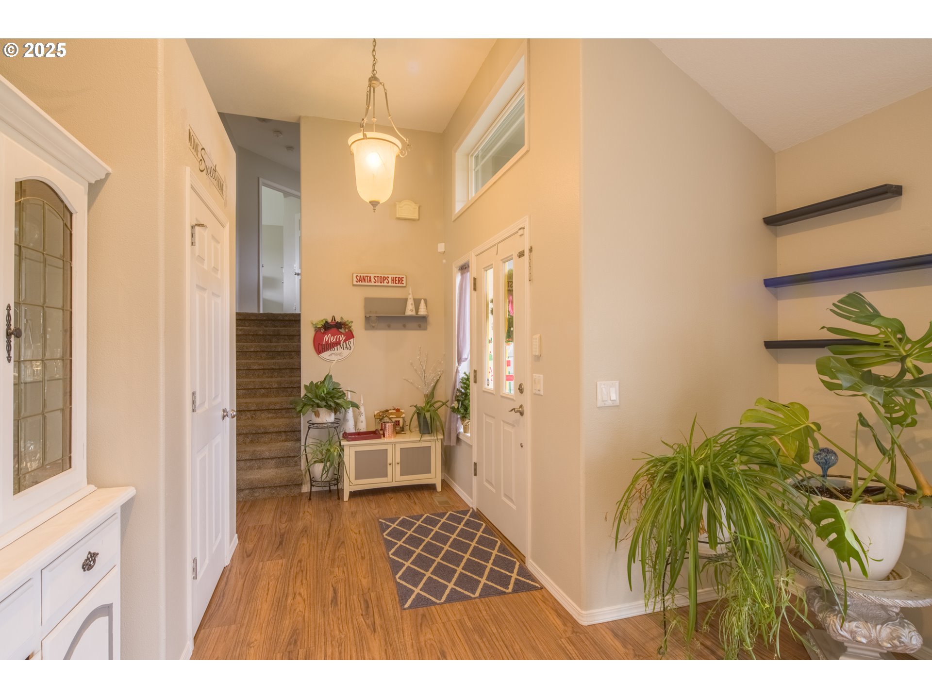 51784 Southeast 9th Street Scappoose, OR 97056 - Photo 4 of 39 Entrance/Foyer
