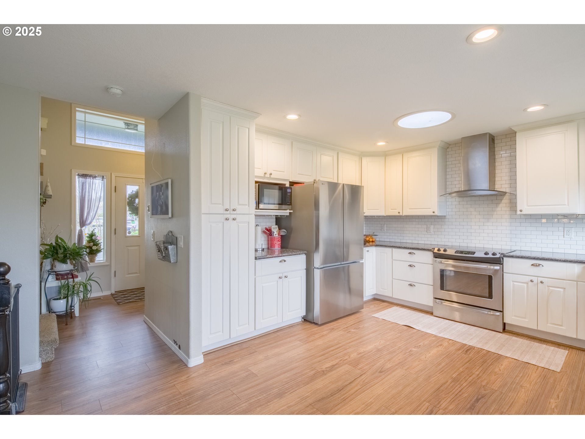 51784 Southeast 9th Street Scappoose, OR 97056 - Photo 8 of 39 Kitchen