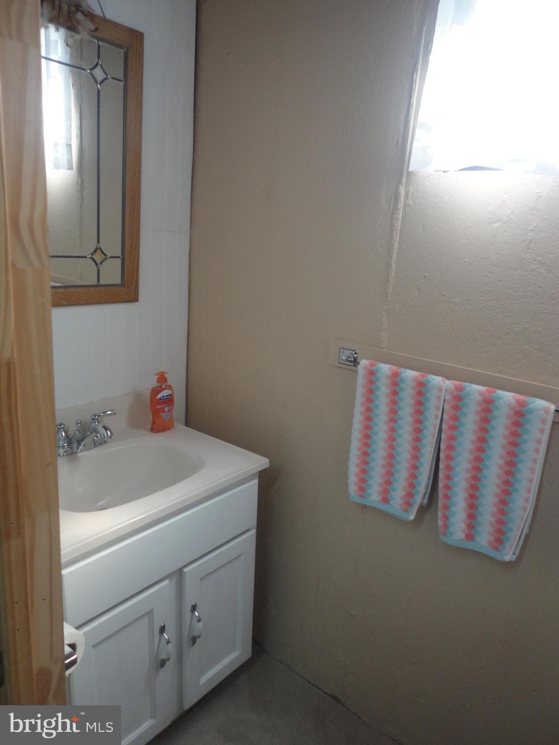 115 West Avenue Springfield, PA 19064 - Photo 27 of 34 Powder Room
