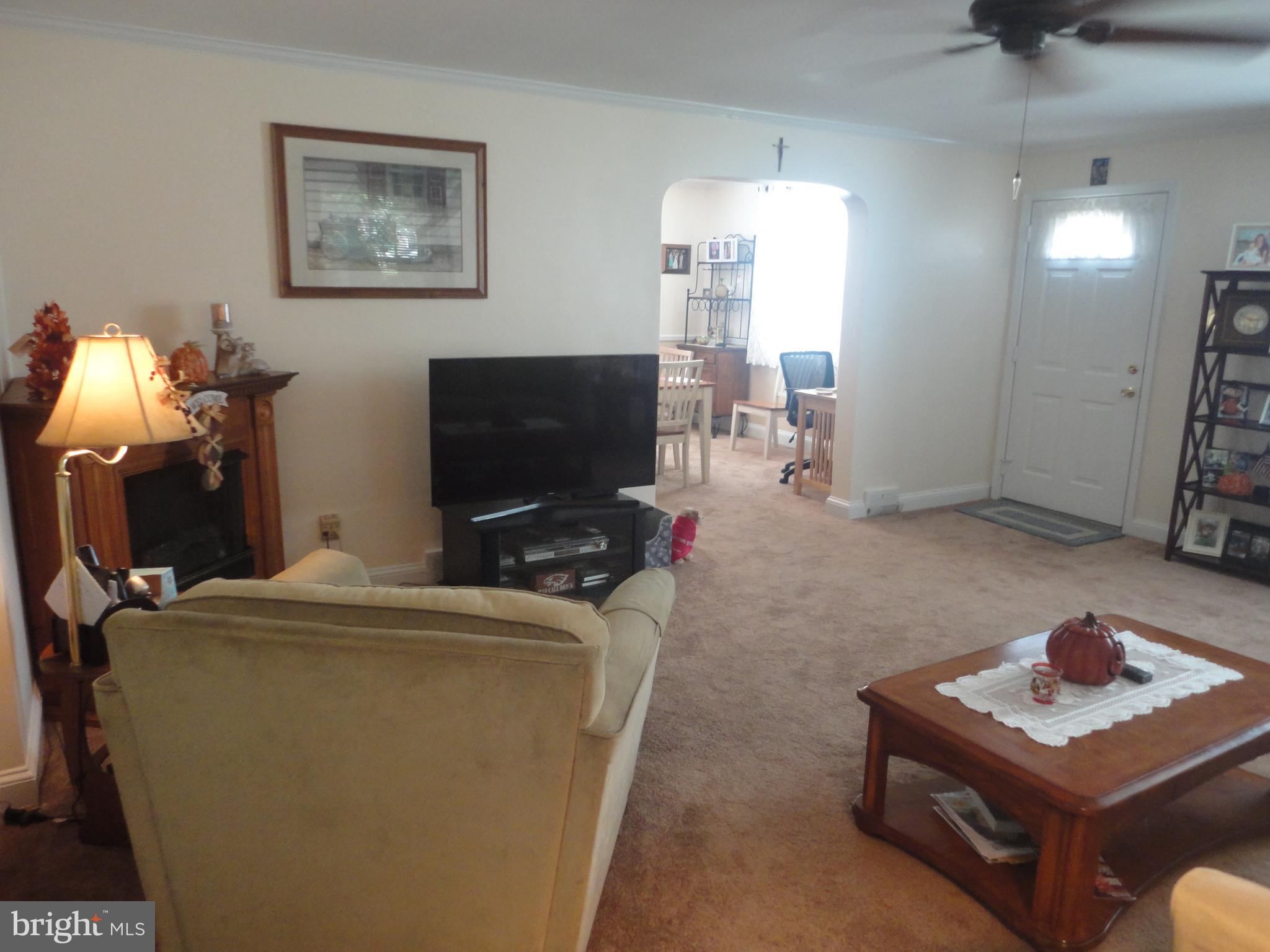 115 West Avenue Springfield, PA 19064 - Photo 6 of 34 living room