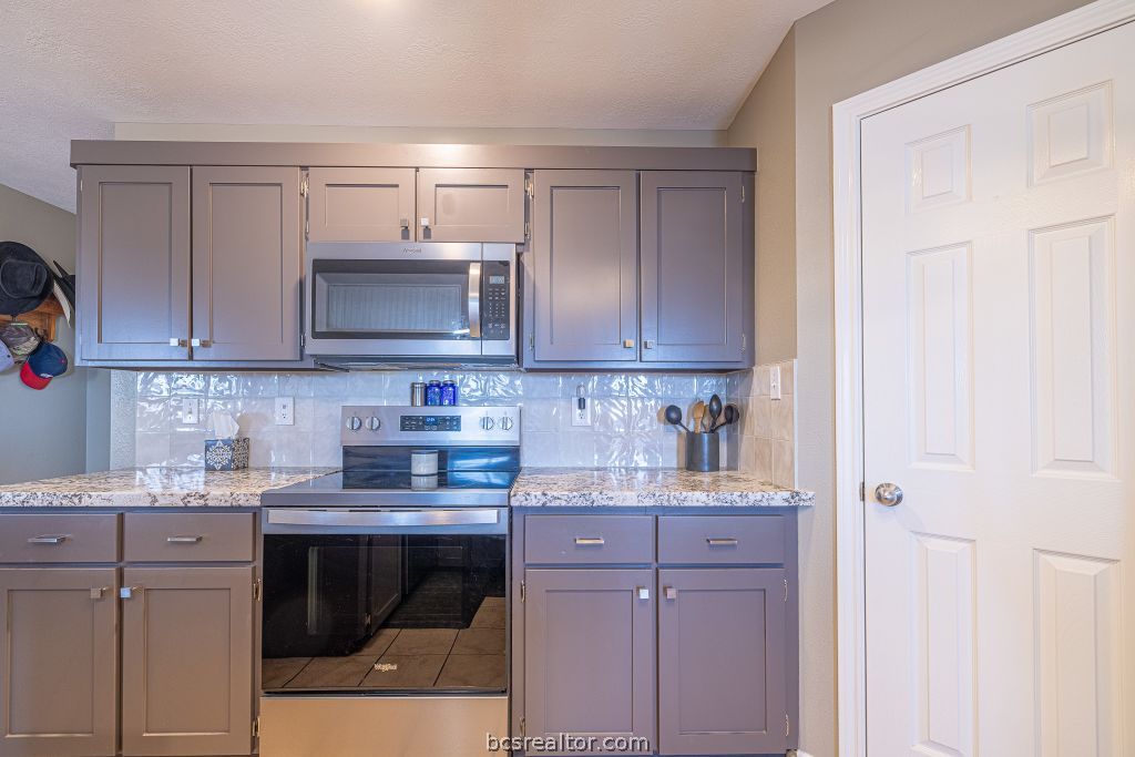 7374 Harris Lane Bryan, TX 77808 - Photo 14 of 49