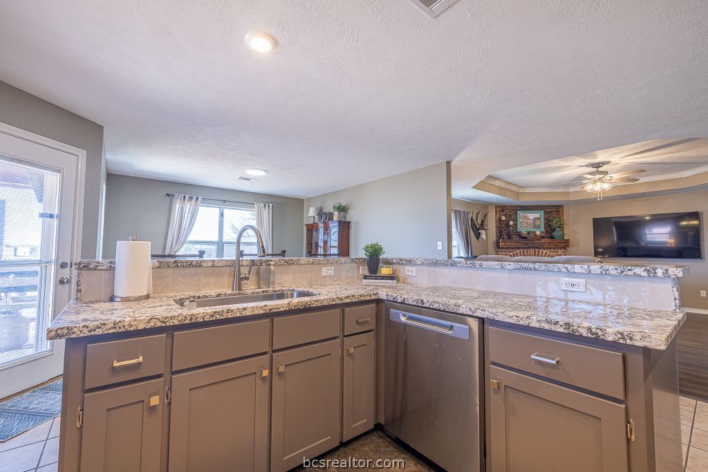 7374 Harris Lane Bryan, TX 77808 - Photo 15 of 49