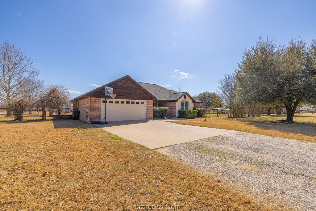 7374 Harris Lane Bryan, TX 77808 - Photo 3 of 49