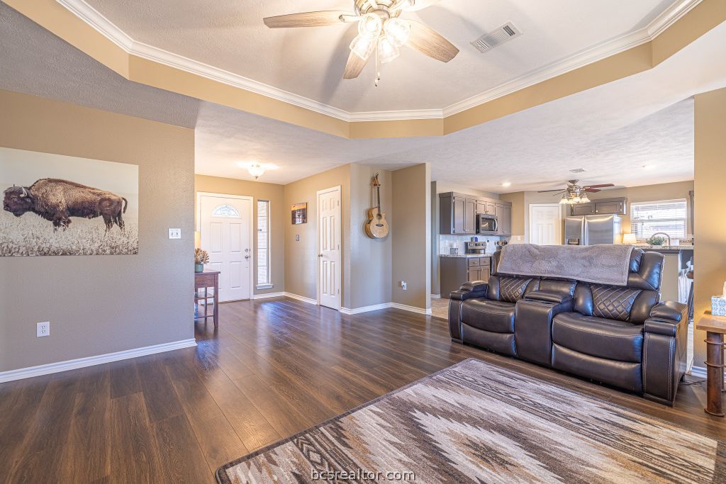 7374 Harris Lane Bryan, TX 77808 - Photo 10 of 49