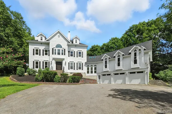 $869,900 | 19 Friendship Lane, Red Hook, NY 12571