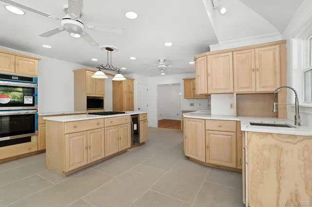 $885,000 | 19 Friendship Lane, Red Hook, NY 12571