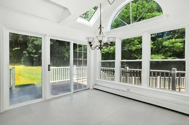 $885,000 | 19 Friendship Lane, Red Hook, NY 12571