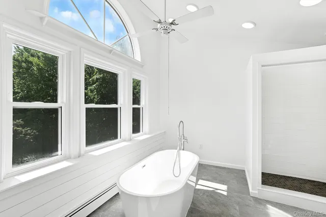 $885,000 | 19 Friendship Lane, Red Hook, NY 12571