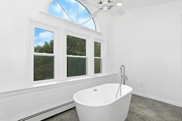 $885,000 | 19 Friendship Lane, Red Hook, NY 12571