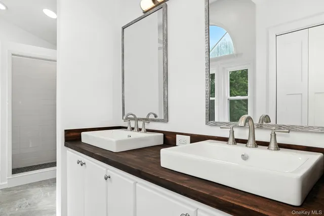 $885,000 | 19 Friendship Lane, Red Hook, NY 12571