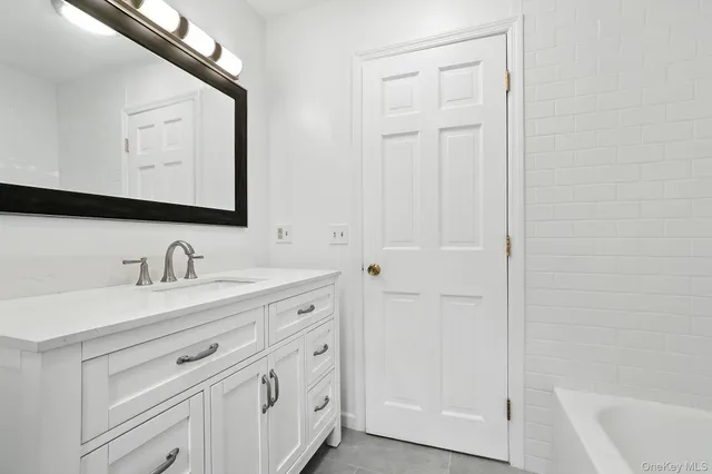 $885,000 | 19 Friendship Lane, Red Hook, NY 12571