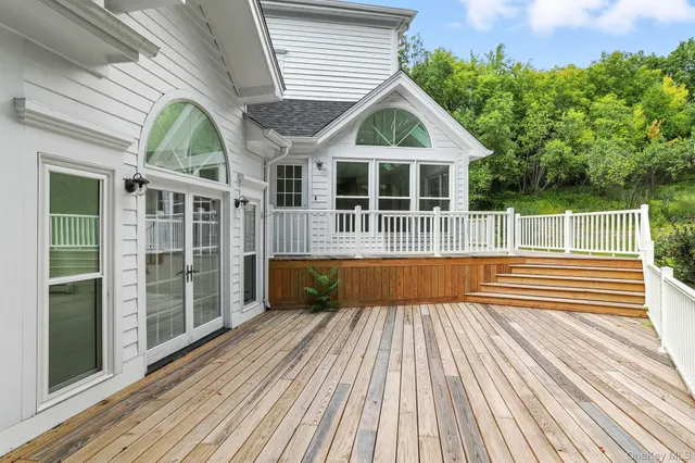 $885,000 | 19 Friendship Lane, Red Hook, NY 12571