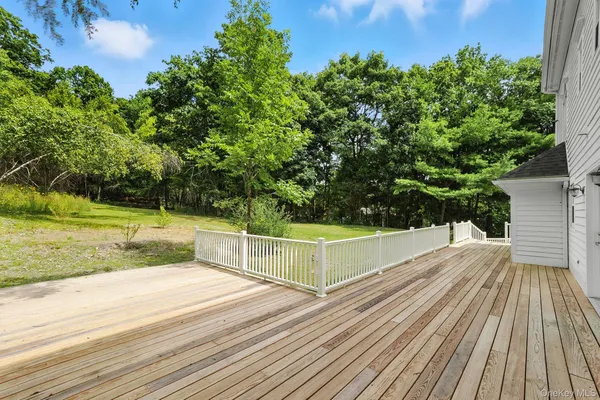 $869,900 | 19 Friendship Lane, Red Hook, NY 12571