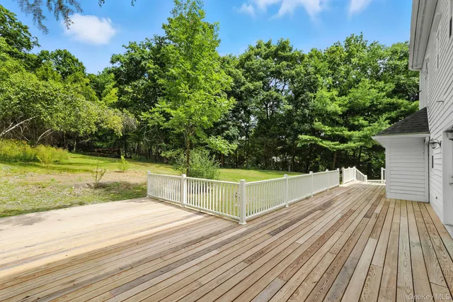 $885,000 | 19 Friendship Lane, Red Hook, NY 12571