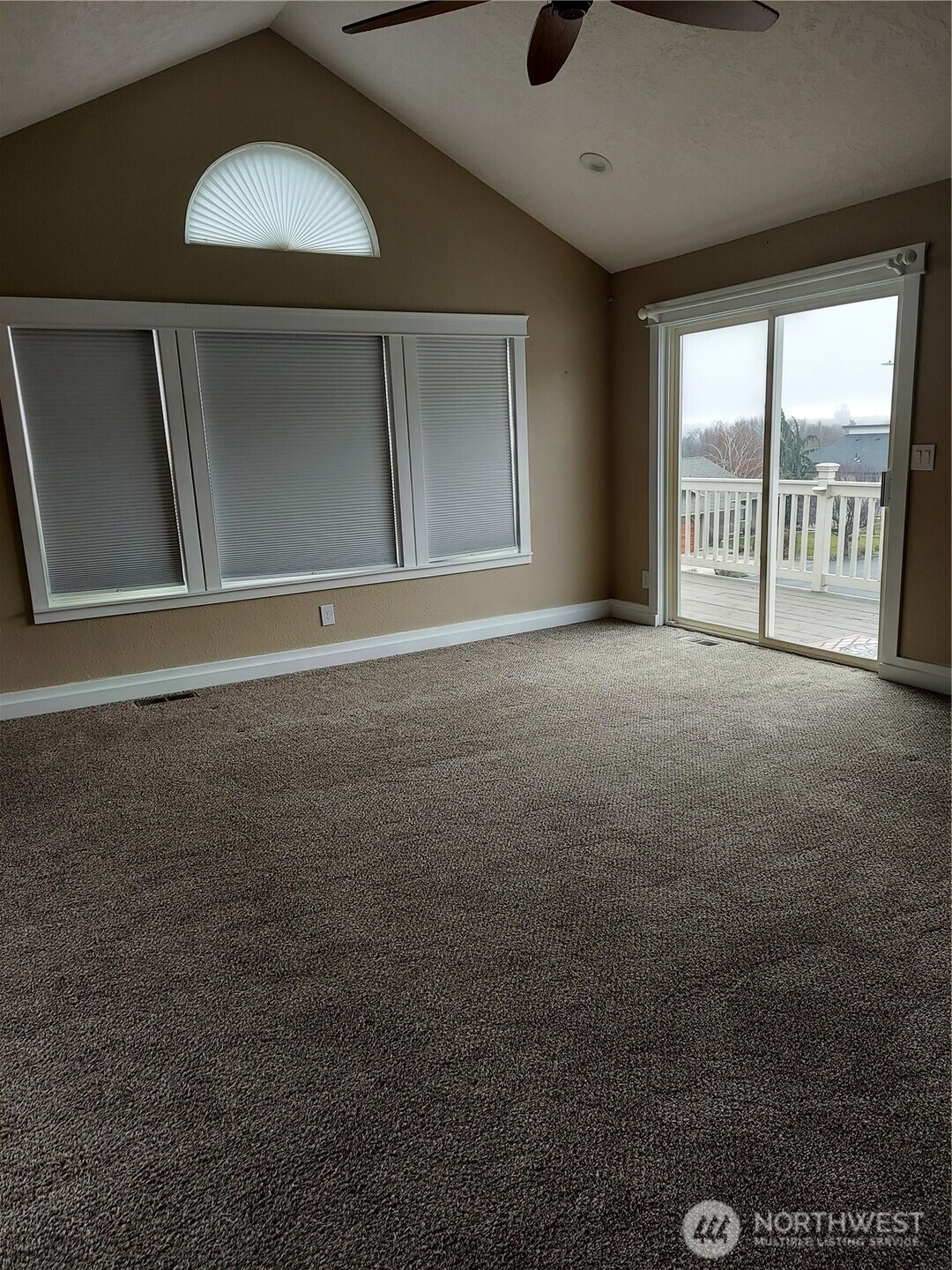 405 Strand Road Ephrata, WA 98823 - Photo 20 of 26 a view of an empty room with a window