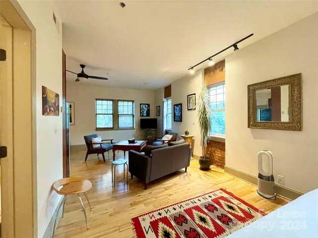 $2,970 | 5 West Walnut Street, Unit 201, Asheville, NC 28801