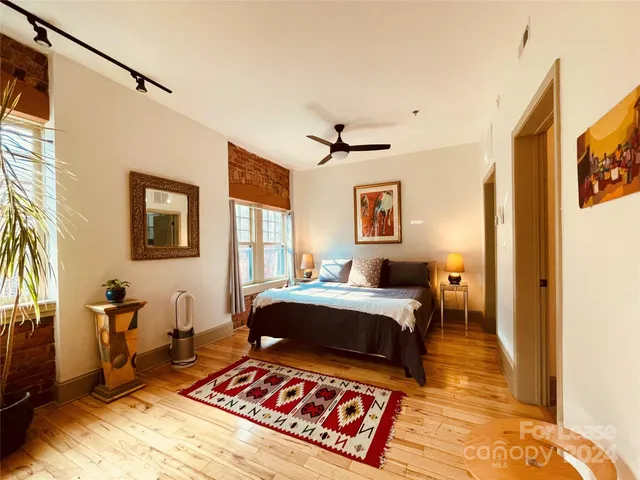 $2,970 | 5 West Walnut Street, Unit 201, Asheville, NC 28801