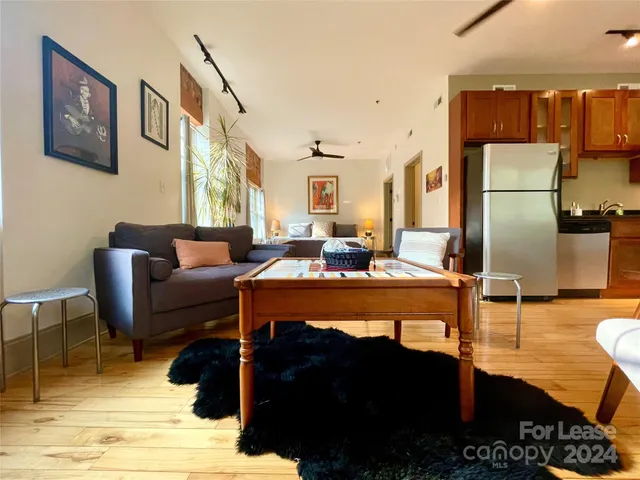 $2,970 | 5 West Walnut Street, Unit 201, Asheville, NC 28801