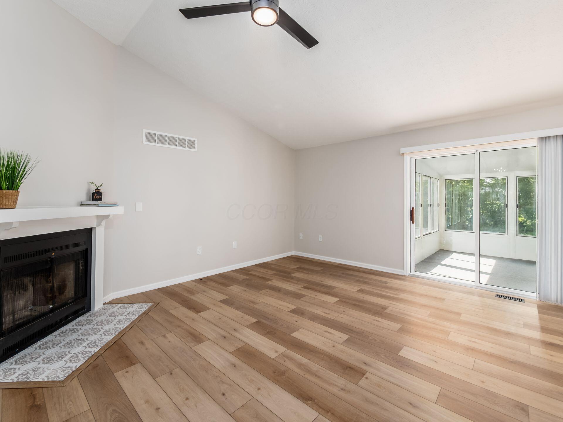 449 Senate Avenue Delaware, OH 43015 - Photo 7 of 31 Great Room with Vaulted Ceilings